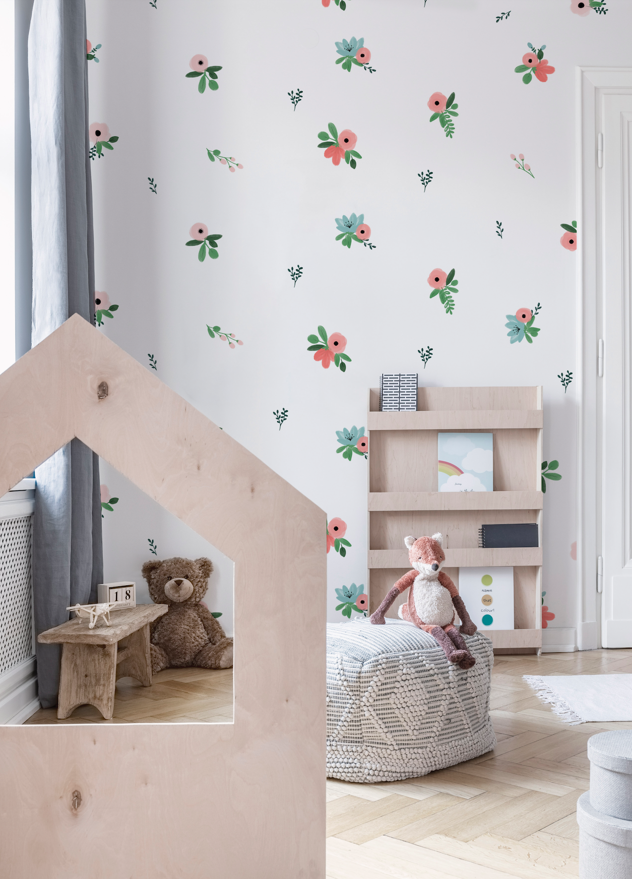 a child's bedroom with a pink flower wallpaper
